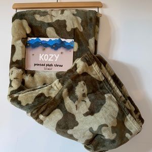 Camouflage Dinosaur T Rex Jurassic  Plush Camo Kids Throw Blanket NWT